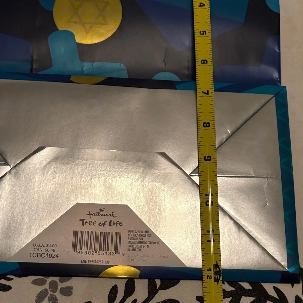 Hallmark Tree of Life Hanukkah Bulk Gift Bags Bundle (Pack of 10)